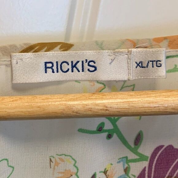 Top, EUC, size xlg, loose easy fit, sleeveless, pretty florals, polyester - Picture 3 of 15